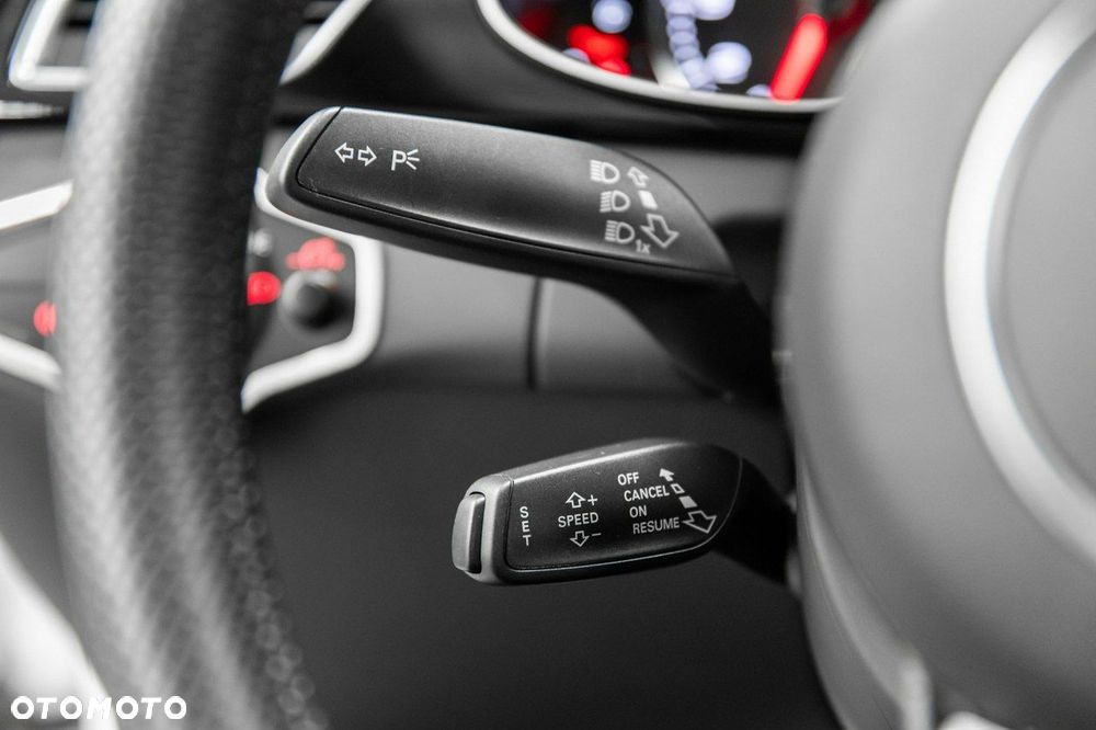 Audi RS4 Avant Avant S tronic - 33