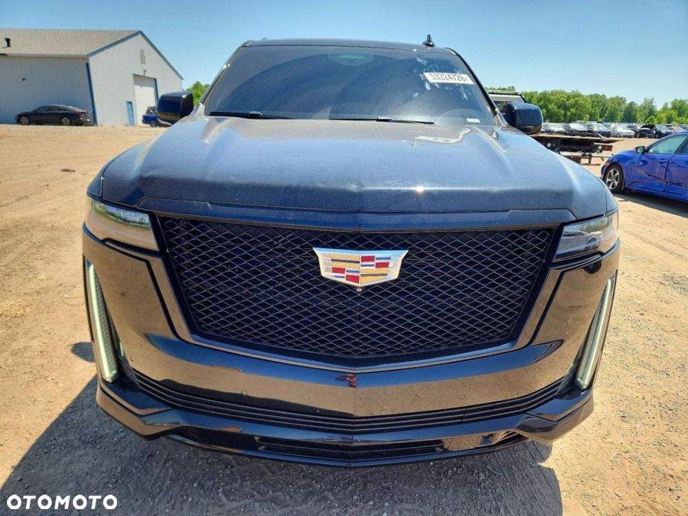 Cadillac Escalade - 2