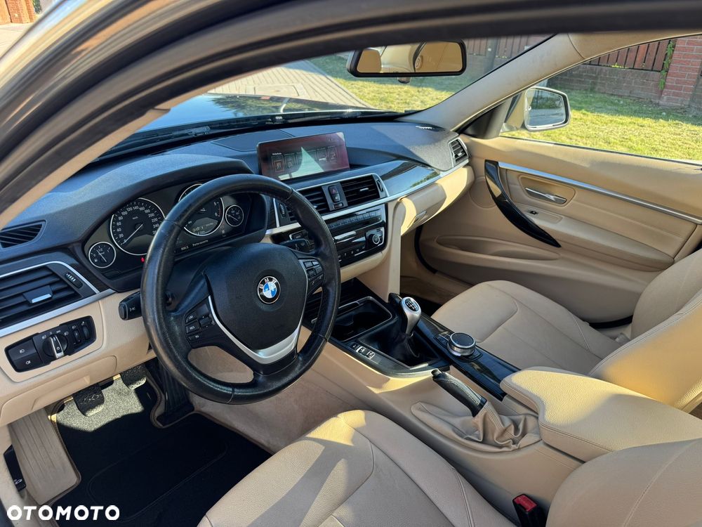 BMW Seria 3 320d Efficient Dynamics Luxury Line EU6 - 12