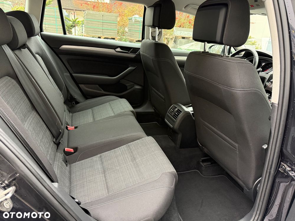 Volkswagen Passat 2.0 TDI EVO Business DSG - 17