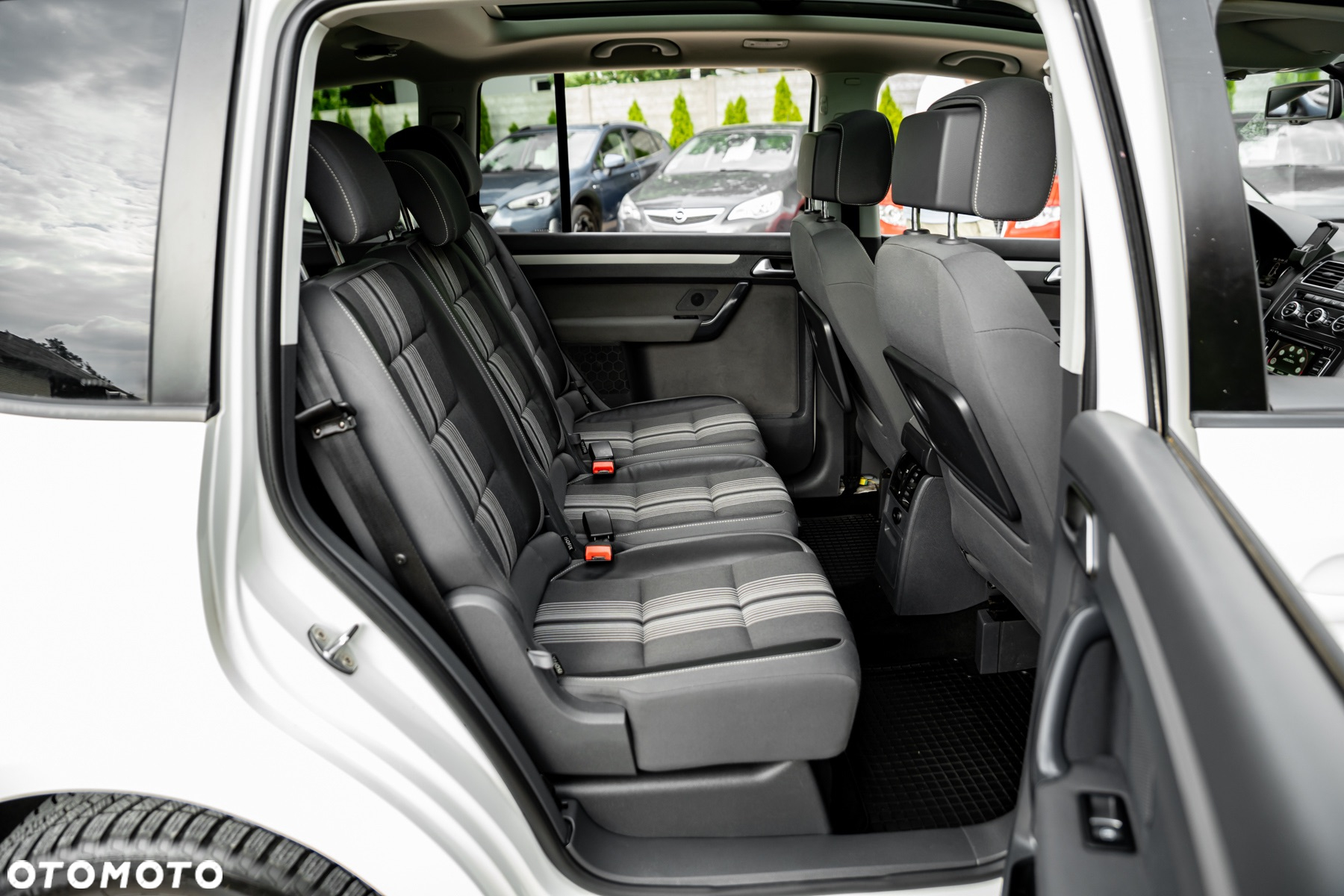Volkswagen Touran 2.0 TDI DPF BlueMotion Technology MATCH - 20