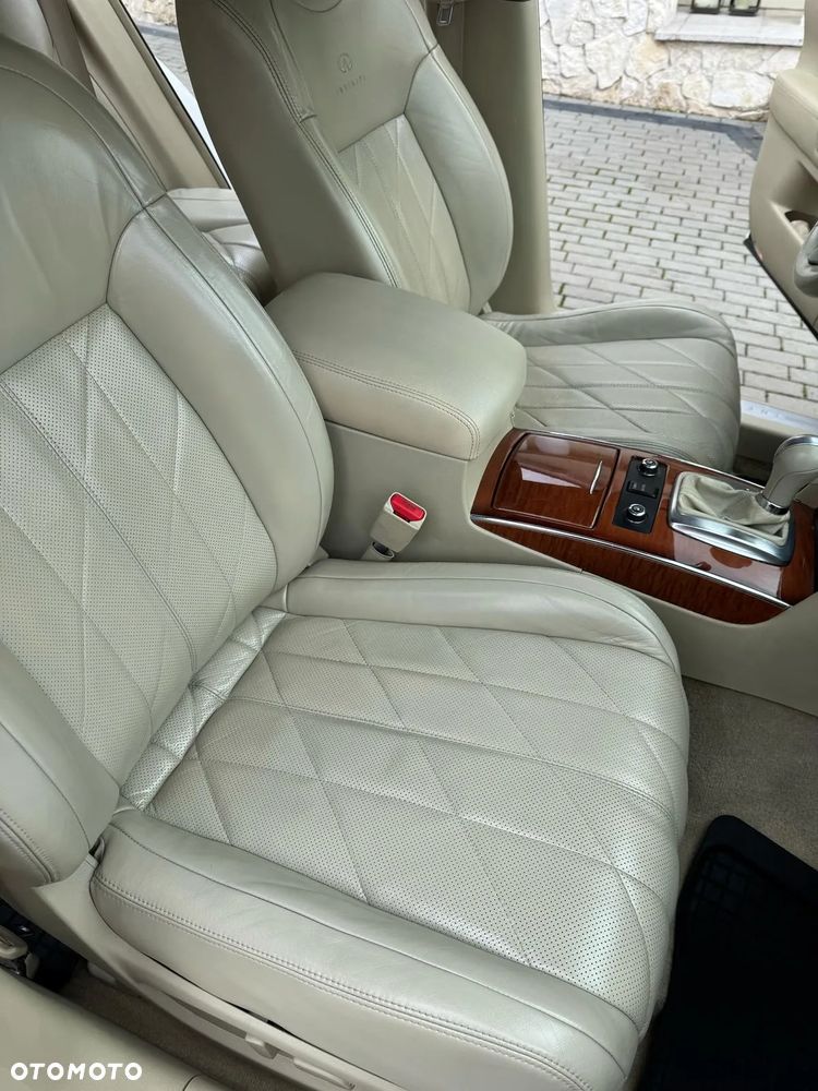 Infiniti Q70 - 17