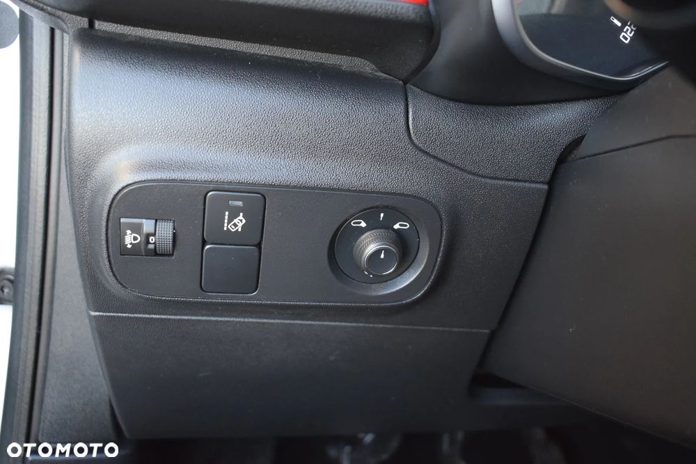 Citroën C3 Pure Tech 82 SHINE - 24