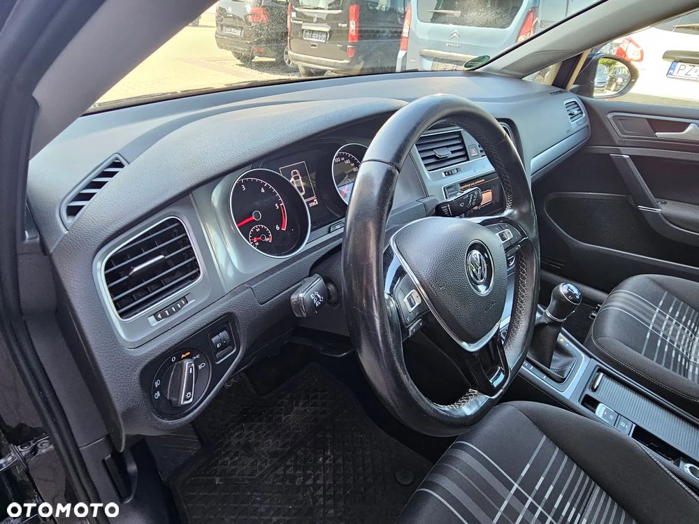 Volkswagen Golf 2.0 TDI BlueMotion Technology Lounge - 26
