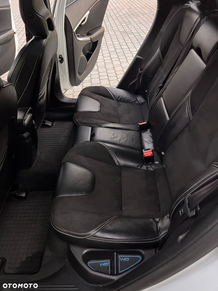 Volvo V40 D2 R-Design - 26