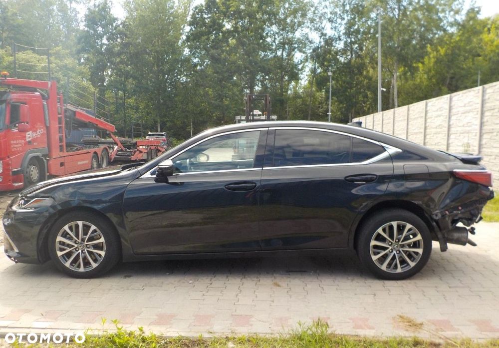 Lexus ES - 7