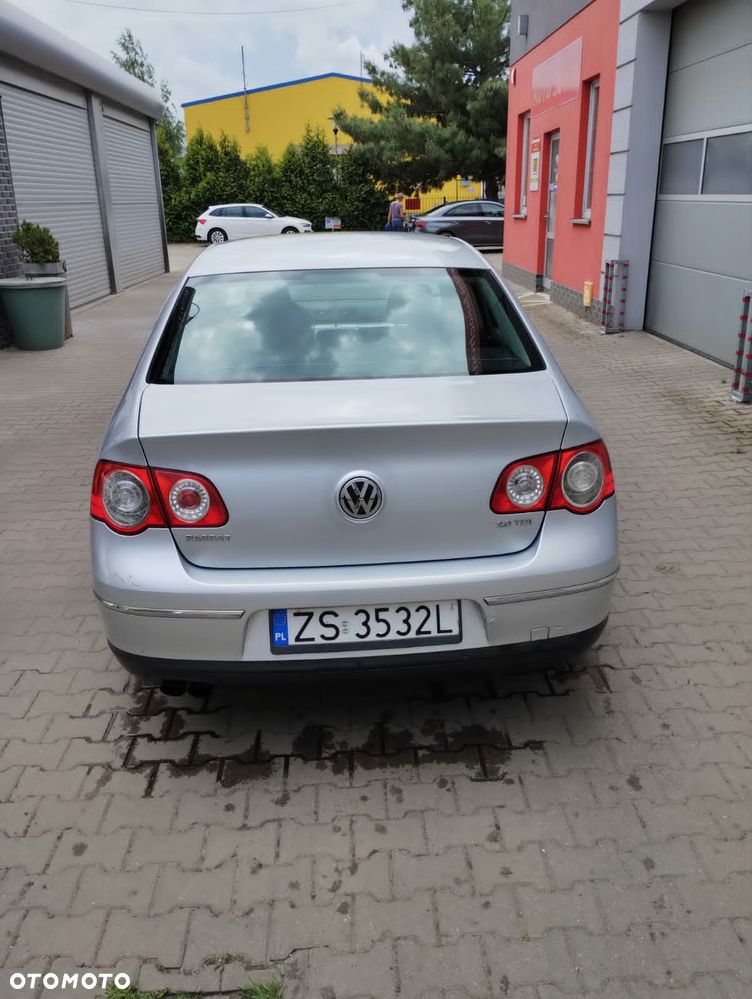 Volkswagen Passat 2.0 TDI DPF Sportline - 12