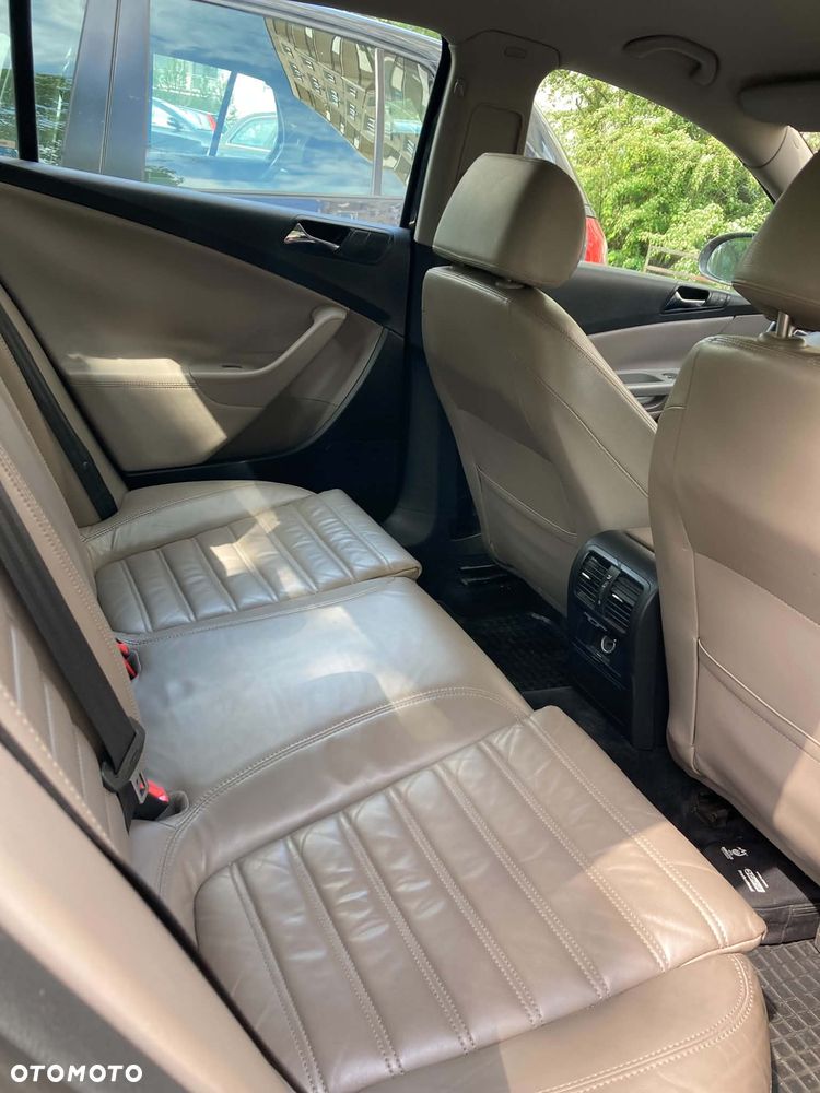 Volkswagen Passat 2.0 FSI Highline - 6