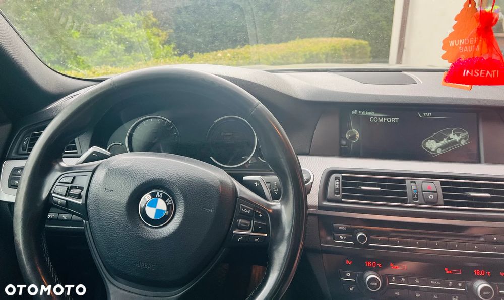 BMW Seria 5 525d xDrive - 10