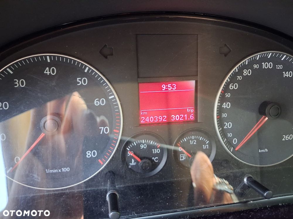 Volkswagen Touran - 4