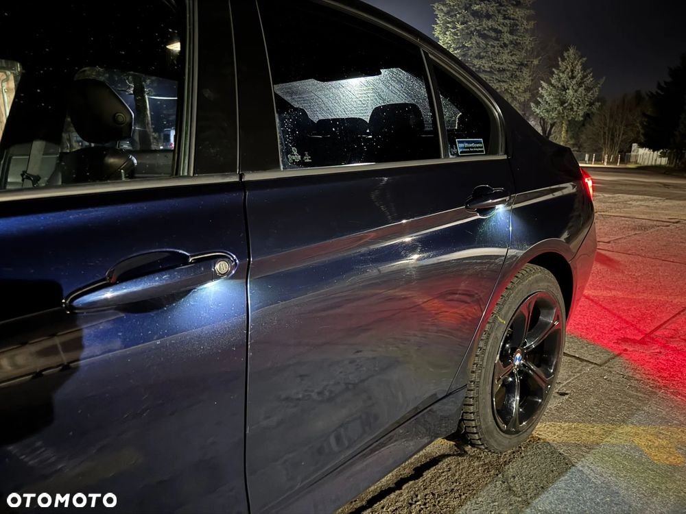 BMW Seria 3 328i xDrive Sport-Aut Luxury Line - 27