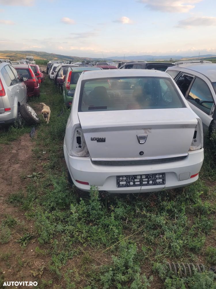 Dezmembrez dacia logan 1.2l benzina - 3