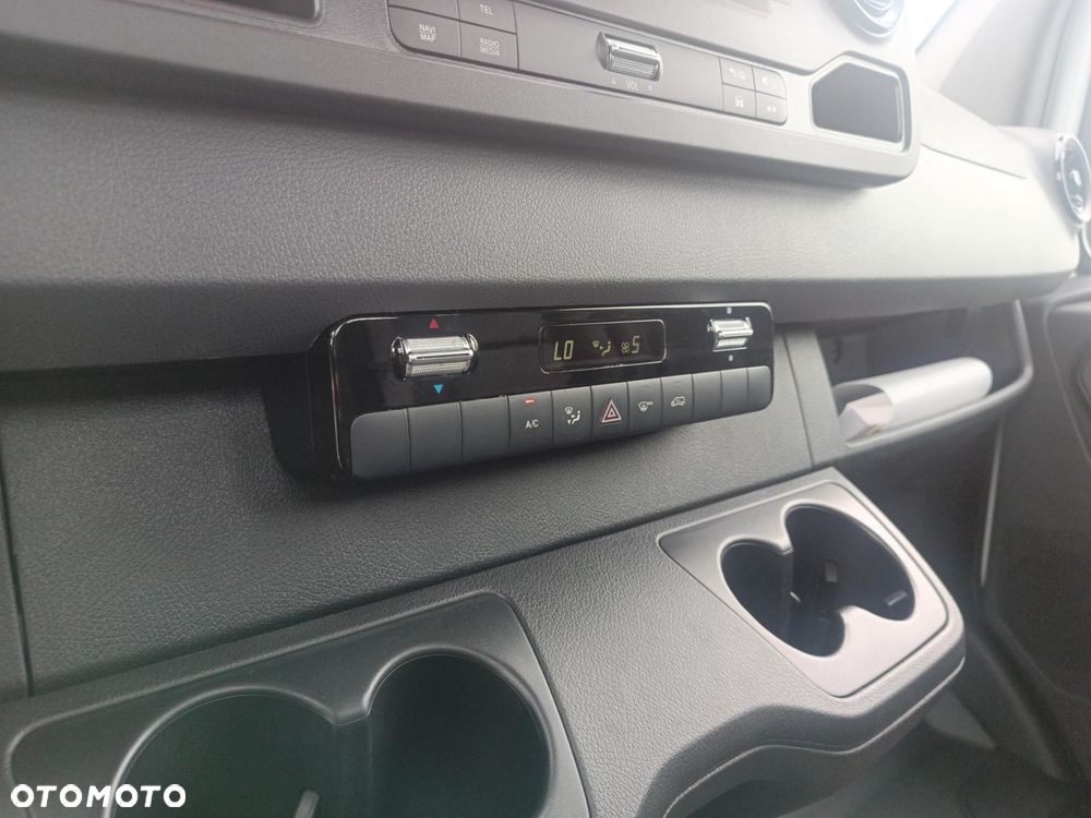 Mercedes-Benz Sprinter - 11
