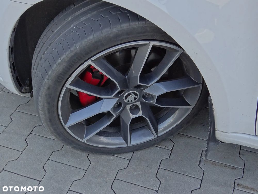 Skoda Octavia 2.0 TDI (Green tec) 4x4 DSG RS - 23