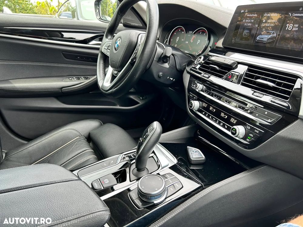 BMW Seria 5 520d AT - 9
