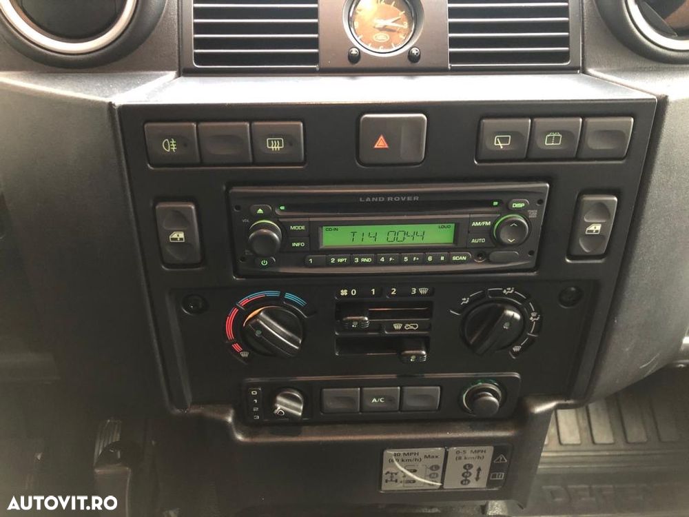 Land Rover Defender 90 2.4TD S/W E - 7