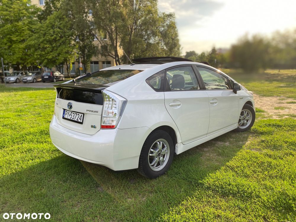 Toyota Prius (Hybrid) Executive - 10