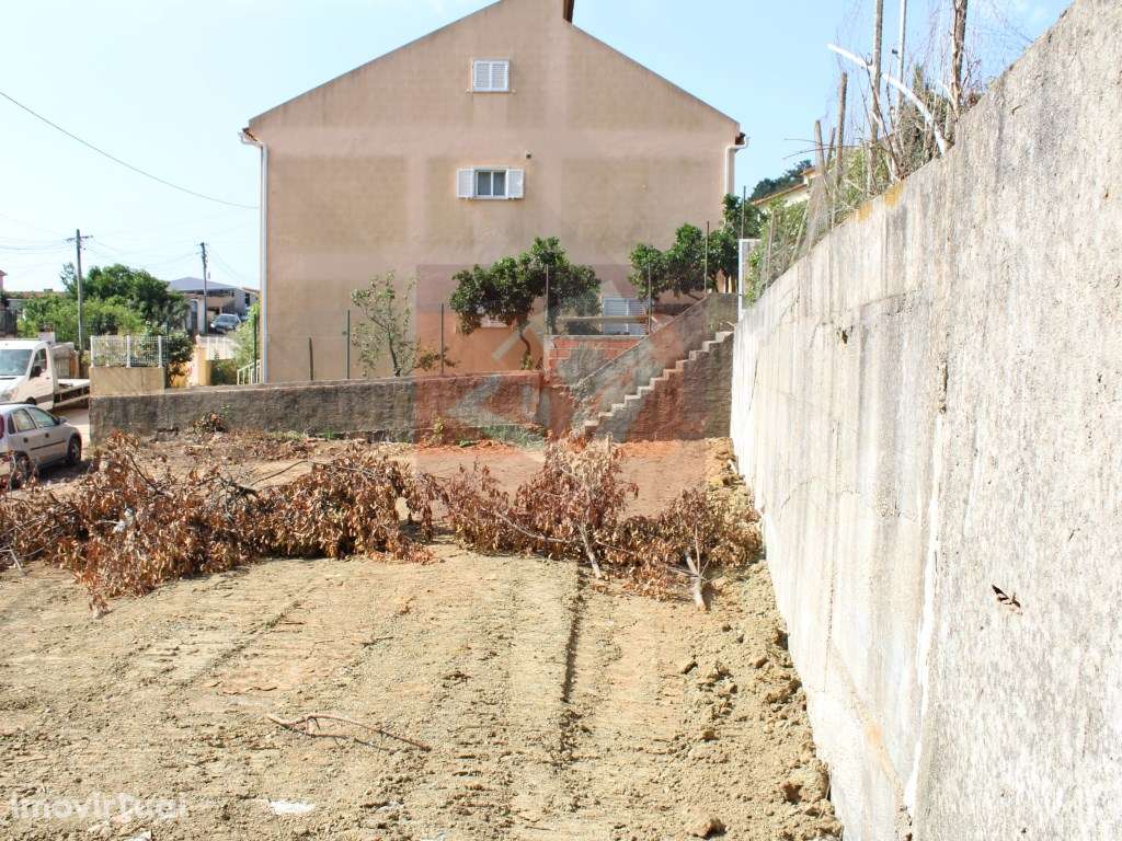 Terreno urbano no Bairro dos Pedrogãos em Caneças - Grande imagem: 3/16