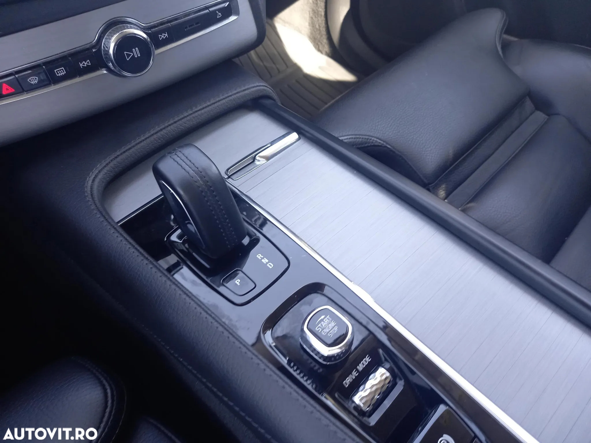 Volvo XC 90 B5 D AWD Geartronic Momentum Pro - 18