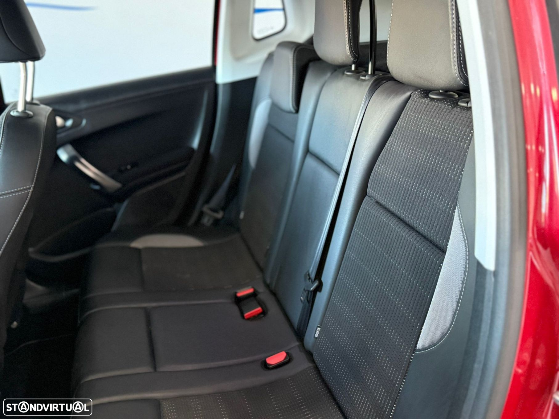 Peugeot 2008 1.2 PureTech Allure - 5