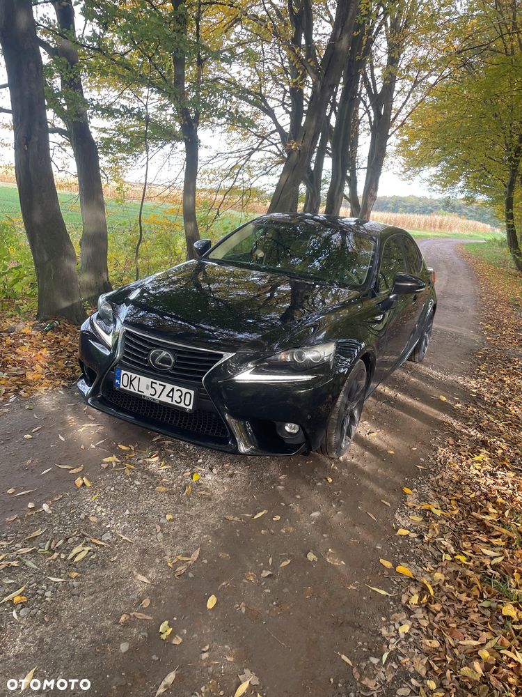Lexus IS
