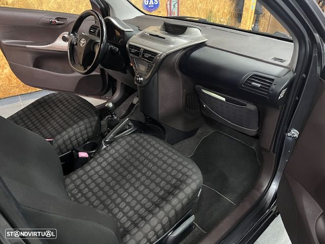 Toyota iQ 1.4 D-4D + - 14