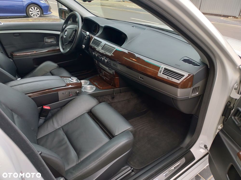 BMW Seria 7 740i - 10