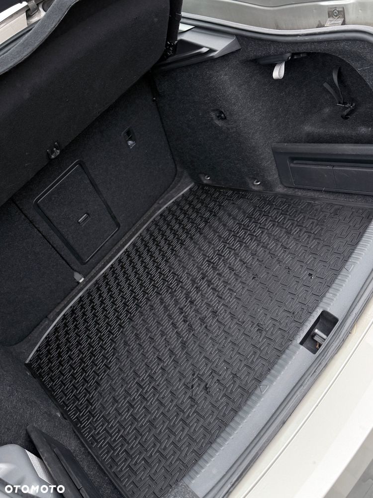 Skoda Octavia 1.6 TDI SCR Style DSG - 22