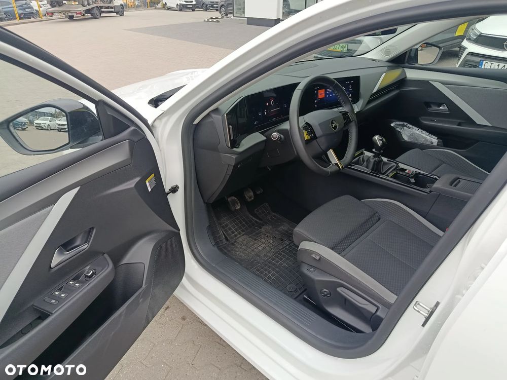 Opel Astra 1.2 T Business Edition S&S - 9