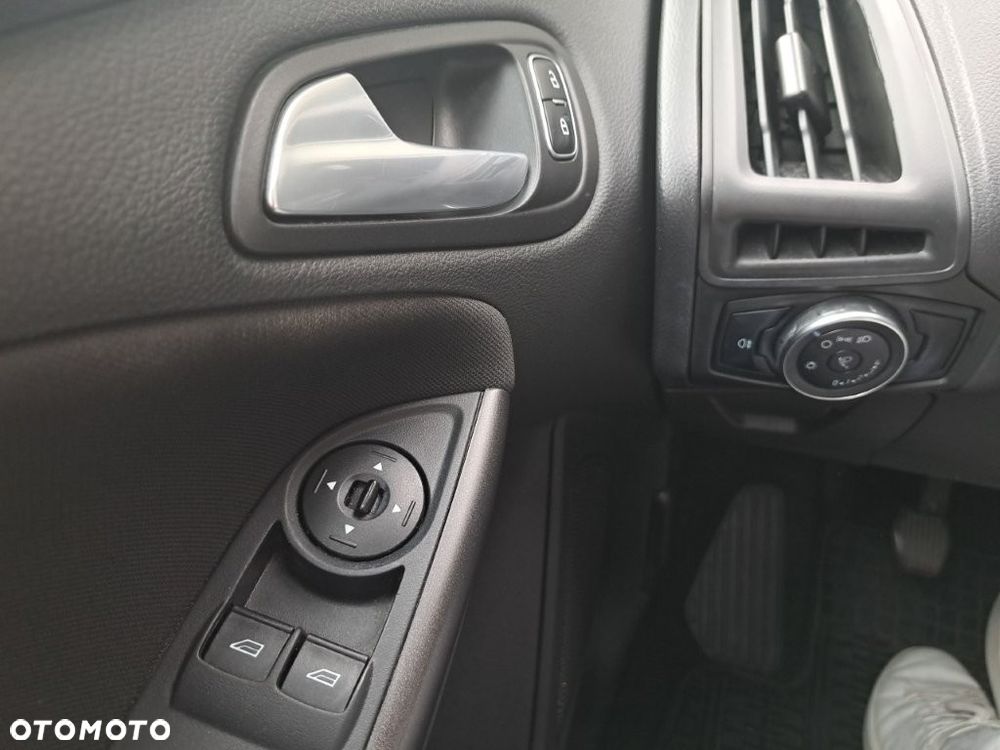 Ford Focus 1.6 Trend - 23