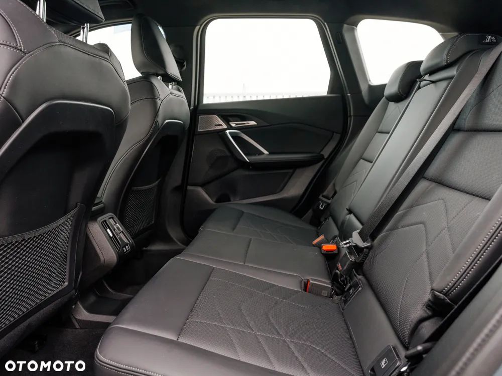 BMW X1 sDrive18i - 12