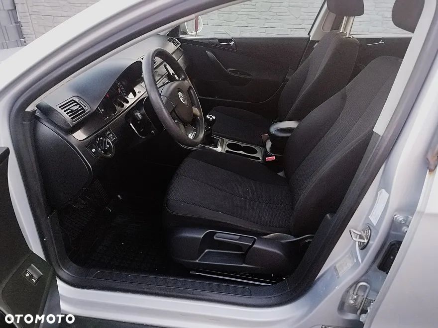 Volkswagen Passat 1.9 TDI Comfortline - 11