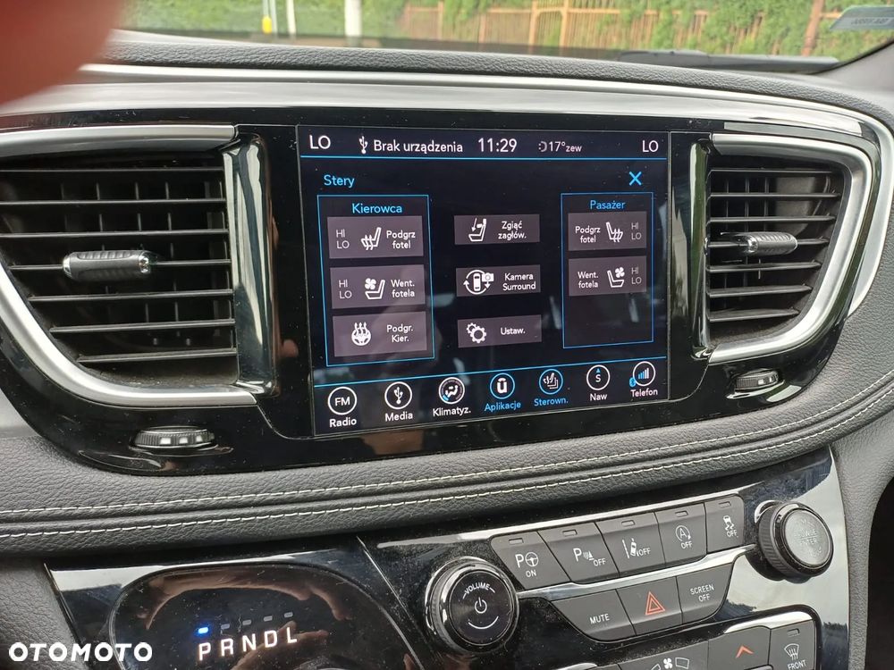 Chrysler Pacifica - 11