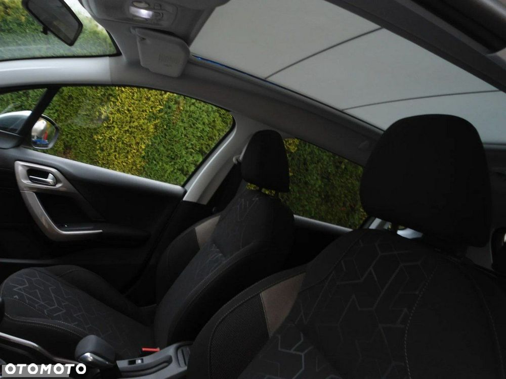 Peugeot 2008 1.6 e-HDi Allure S&S - 32