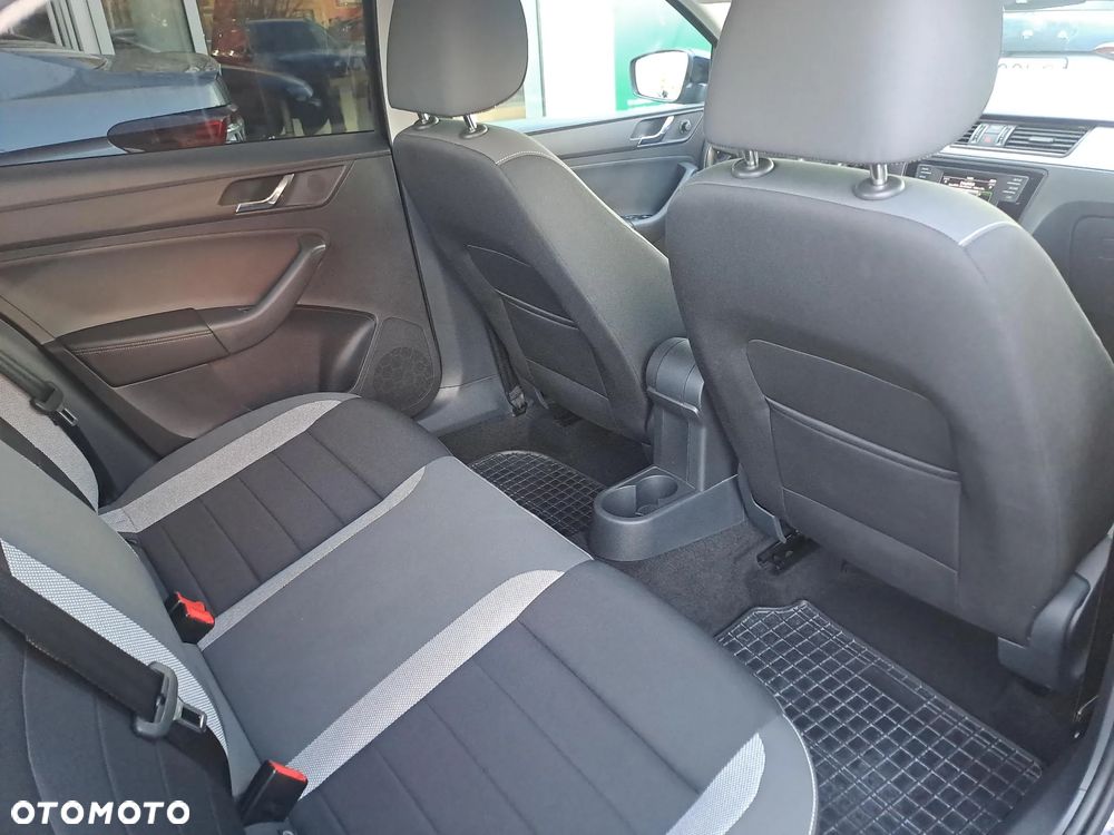 Skoda RAPID 1.2 TSI Ambition - 11