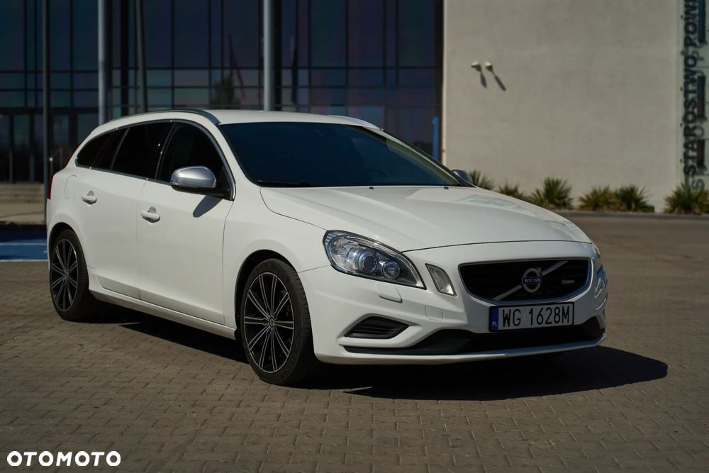 Volvo V60 D5 R-Design - 3