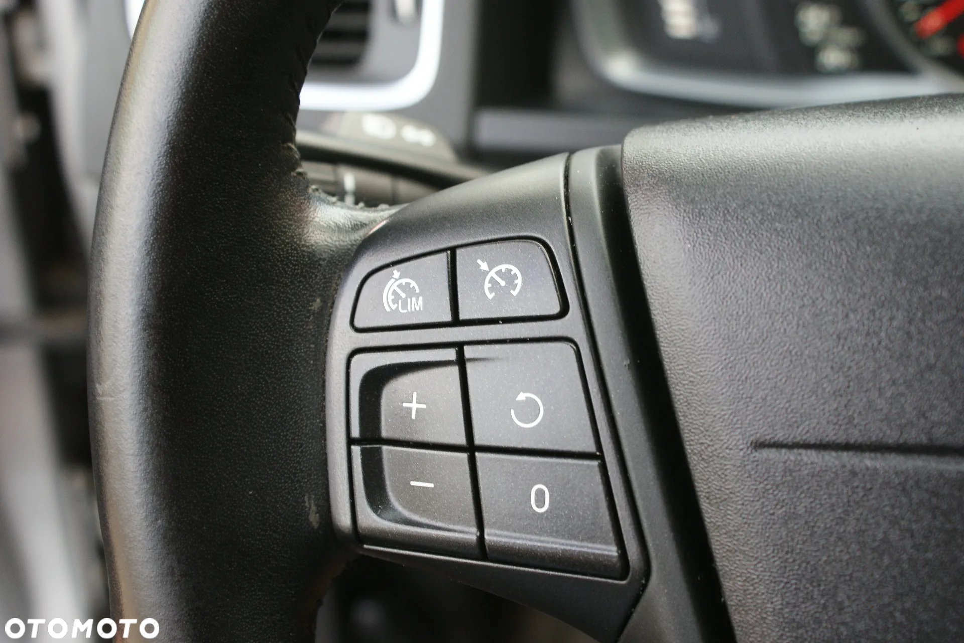 Volvo V60 D2 Drive-E Momentum - 16