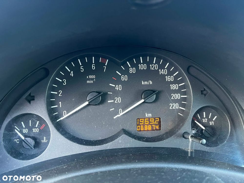 Opel Corsa 1.0 12V Cosmo - 11