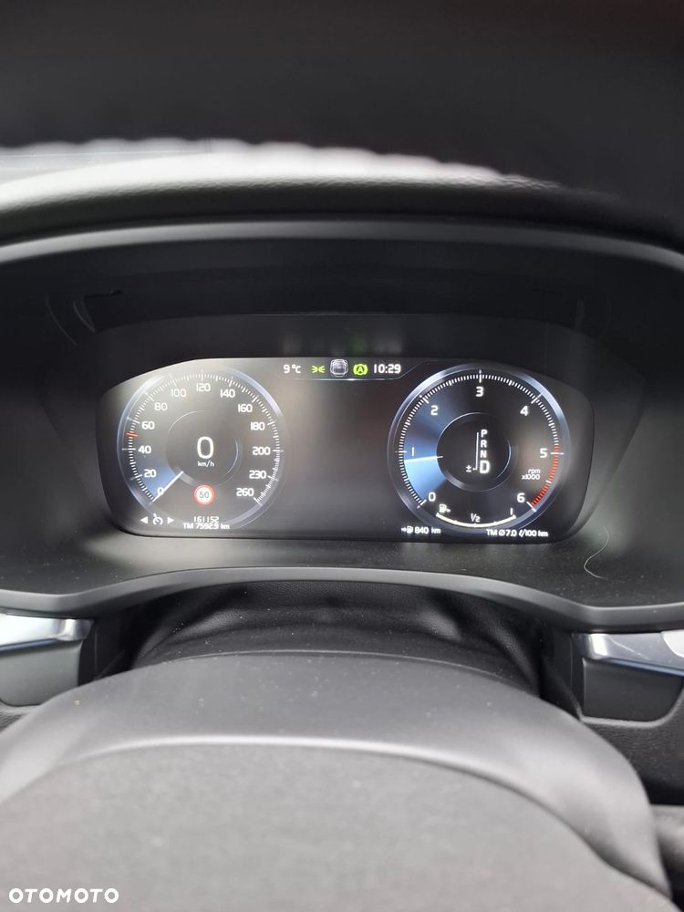 Volvo V60 D4 Momentum Pro - 11