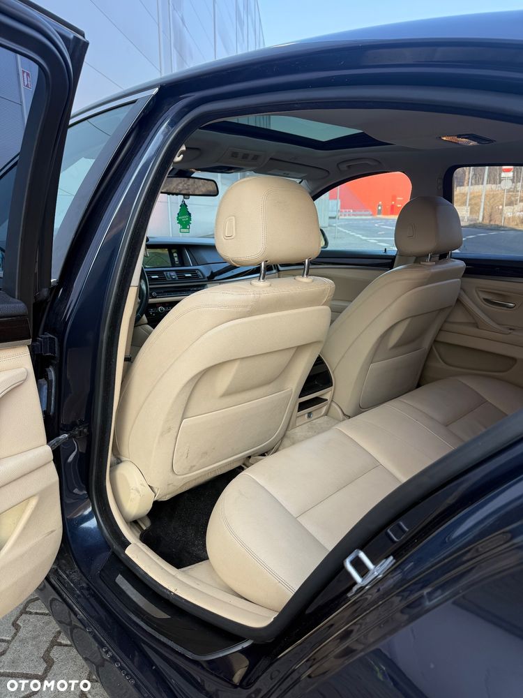 BMW Seria 5 528i xDrive Sport-Aut Luxury Line - 21