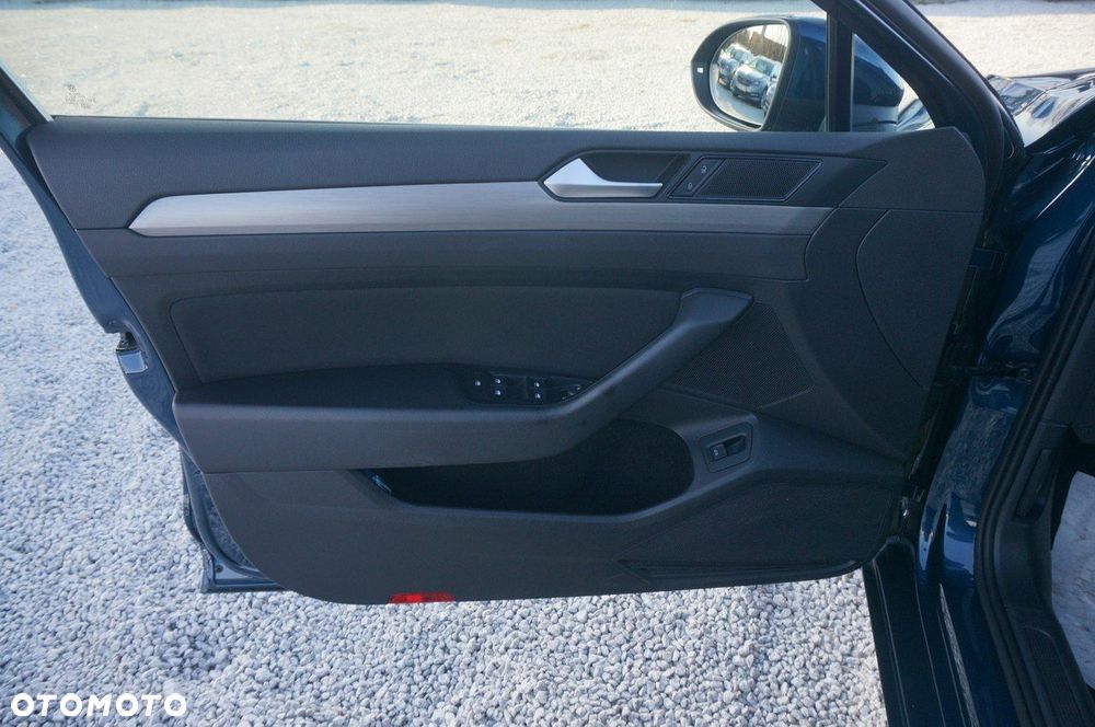 Volkswagen Passat Variant 2.0 TDI EVO Essence - 19