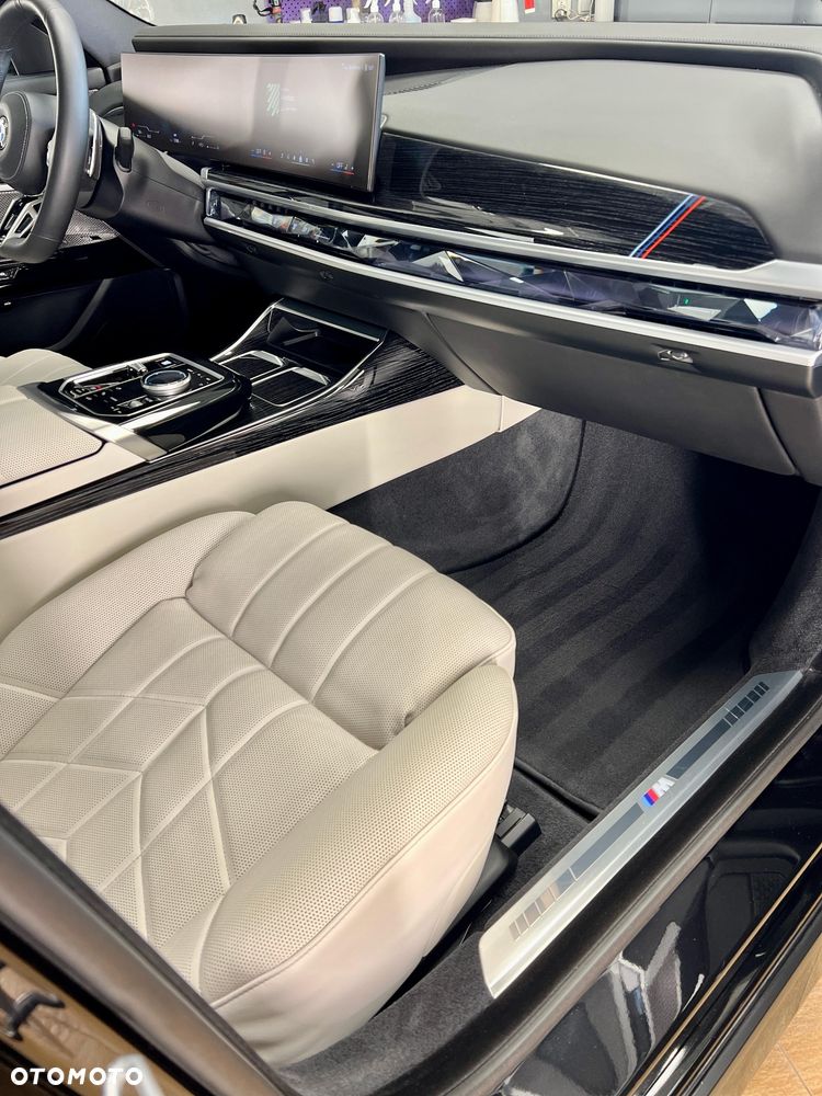 BMW Seria 7 - 27