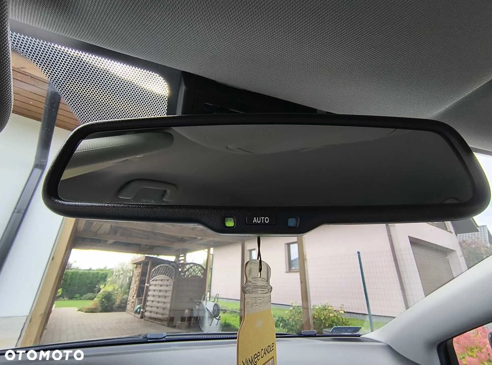 Toyota Avensis 1.8 Premium - 23