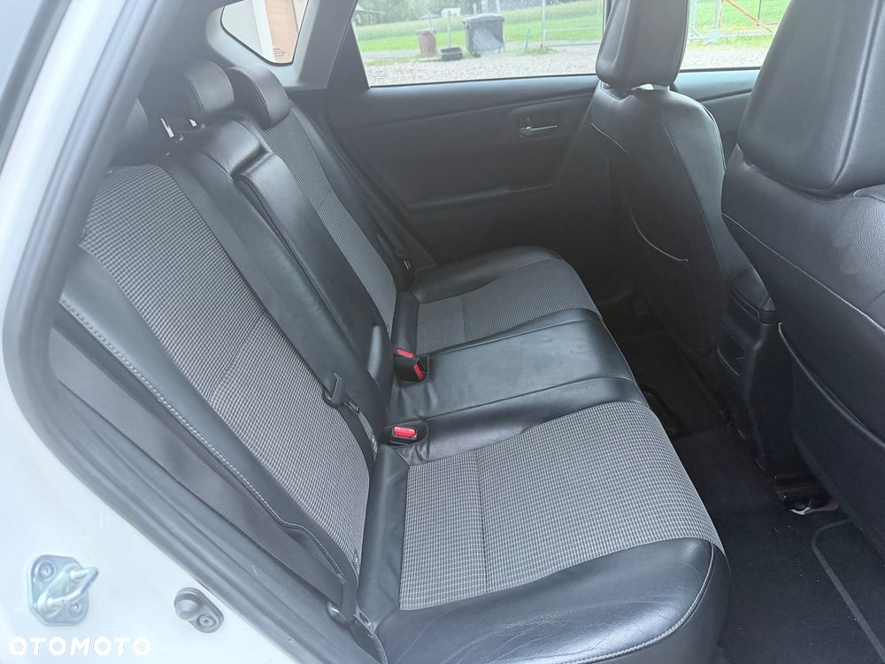Toyota Auris 1.8 HSD Luna - 11