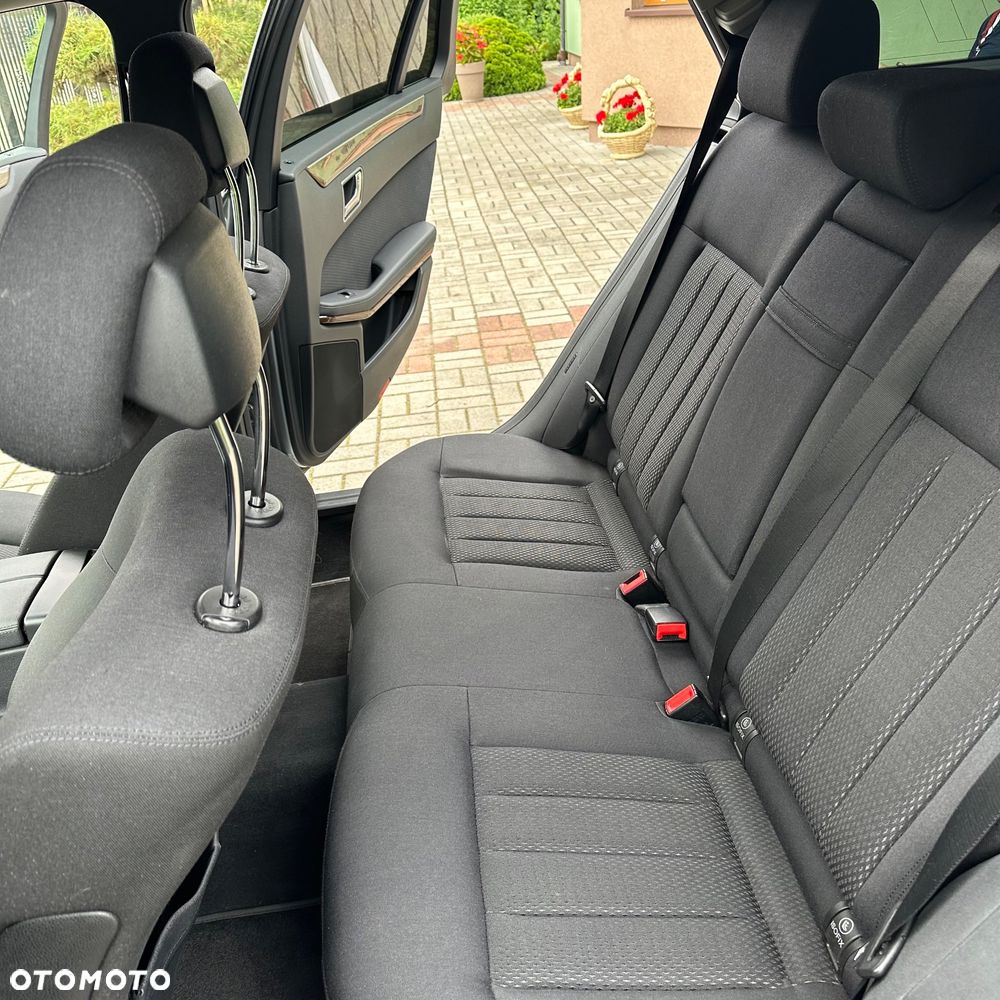 Mercedes-Benz Klasa E 350 CDI DPF BlueEFFICIENCY 7G-TRONIC Elegance - 11