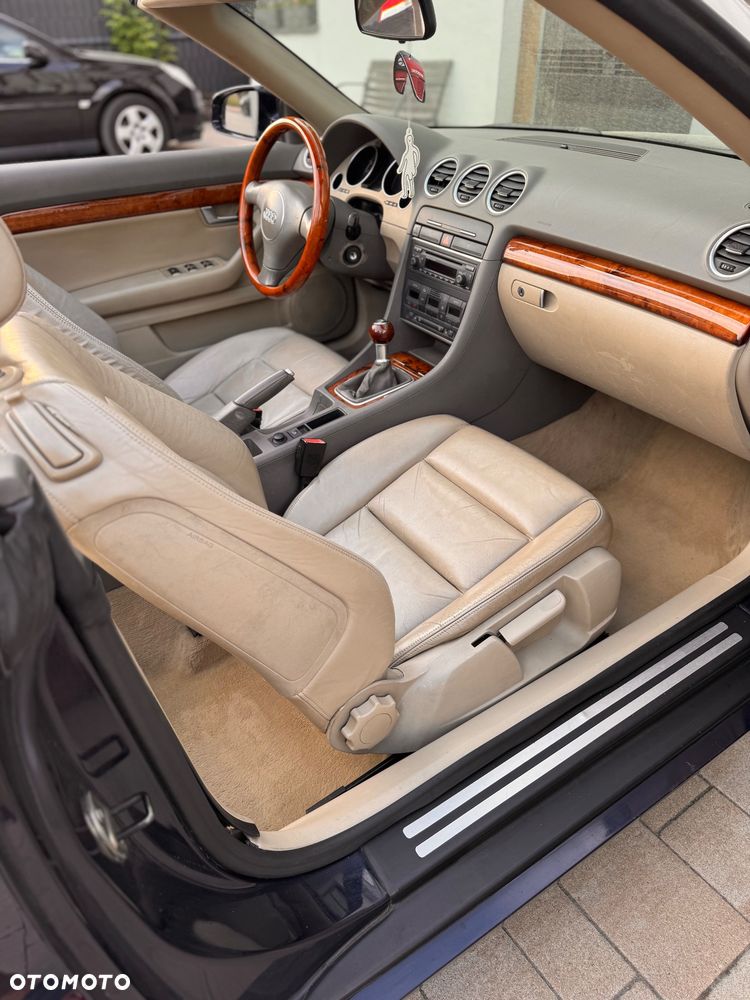 Audi A4 Cabrio 2.4 - 32