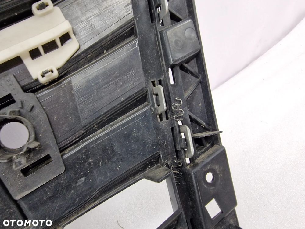 AUDI A4 B9 8W0 NA PDC 14- ATRAPA / GRILL PRZEDNI PRZÓD , NR 8W0853651 , NR AUKCJI GR343 - 17