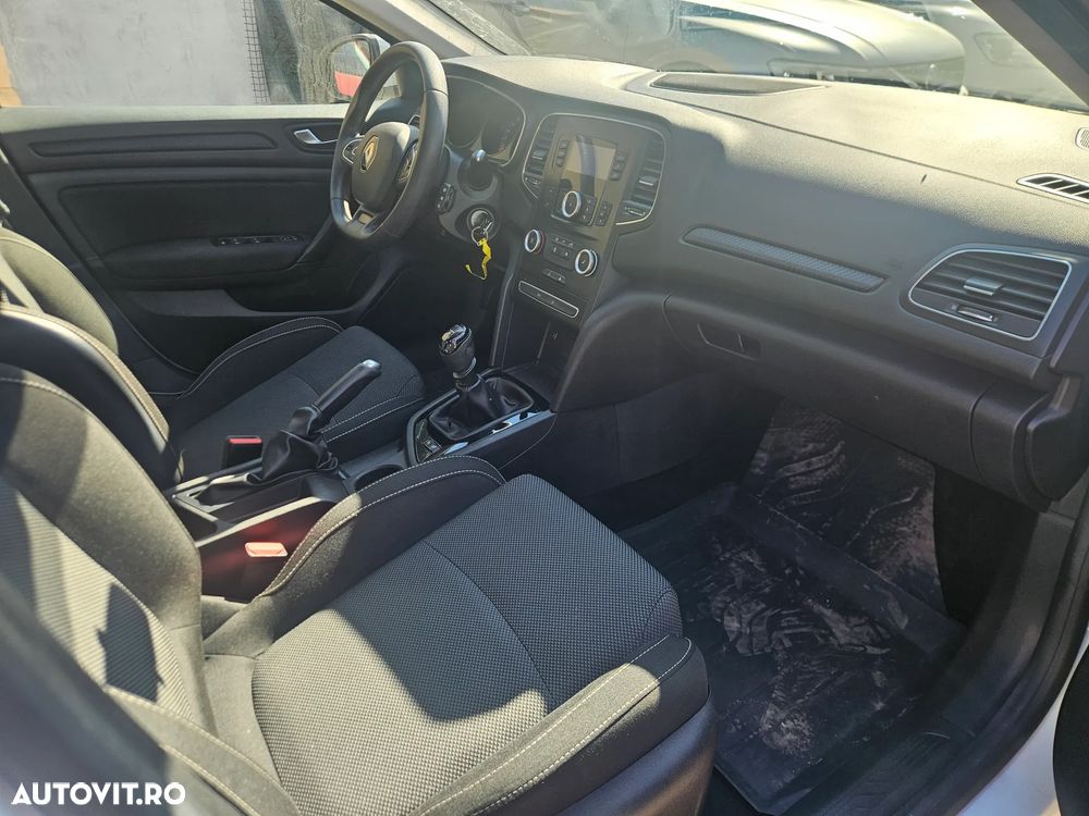 Renault Megane TCe Zen - 7