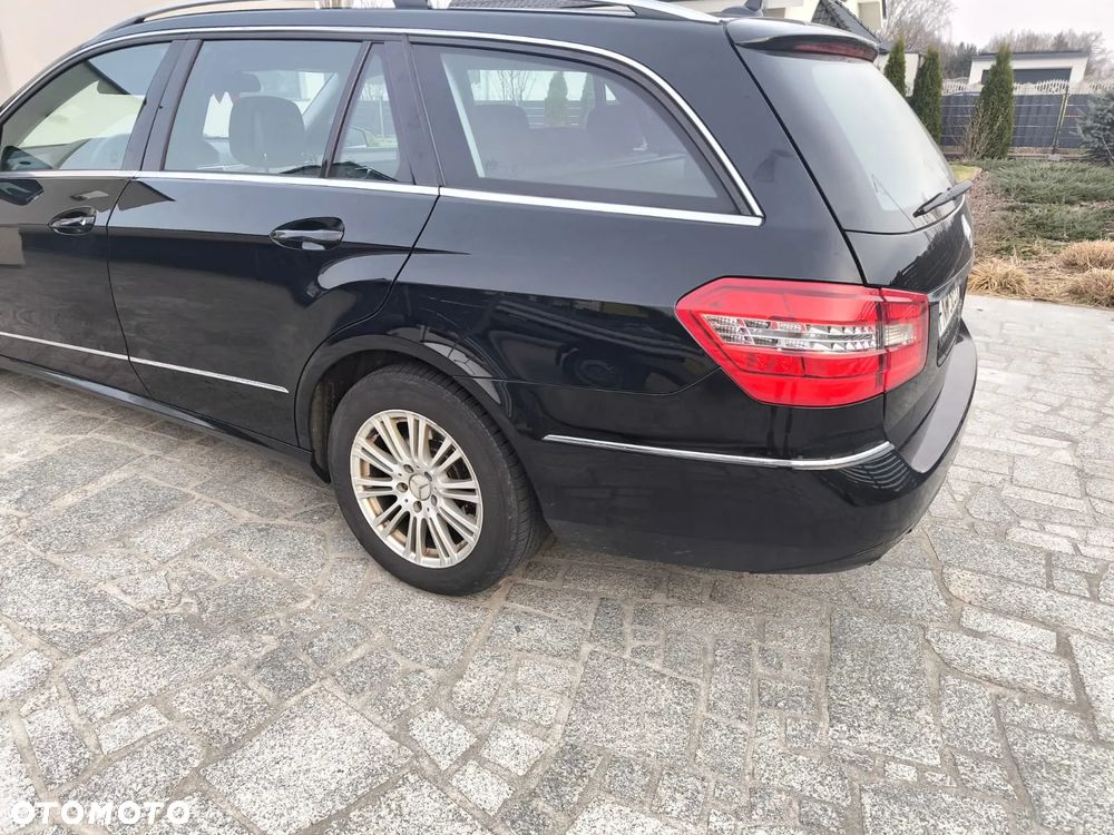 Mercedes-Benz E-Class 2011 photo 2