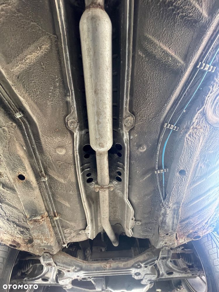 Volkswagen Golf 1.6 GL D - 12